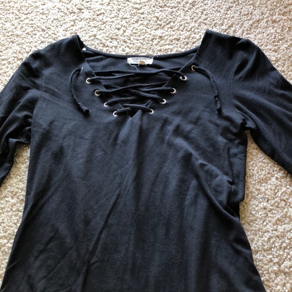 Black Heart & Hips criss cross front long sleeve - Picture 1 of 3
